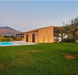3 bedroom villa with infinity pool and jacuzzi, Scopello, sleeps 5-6
